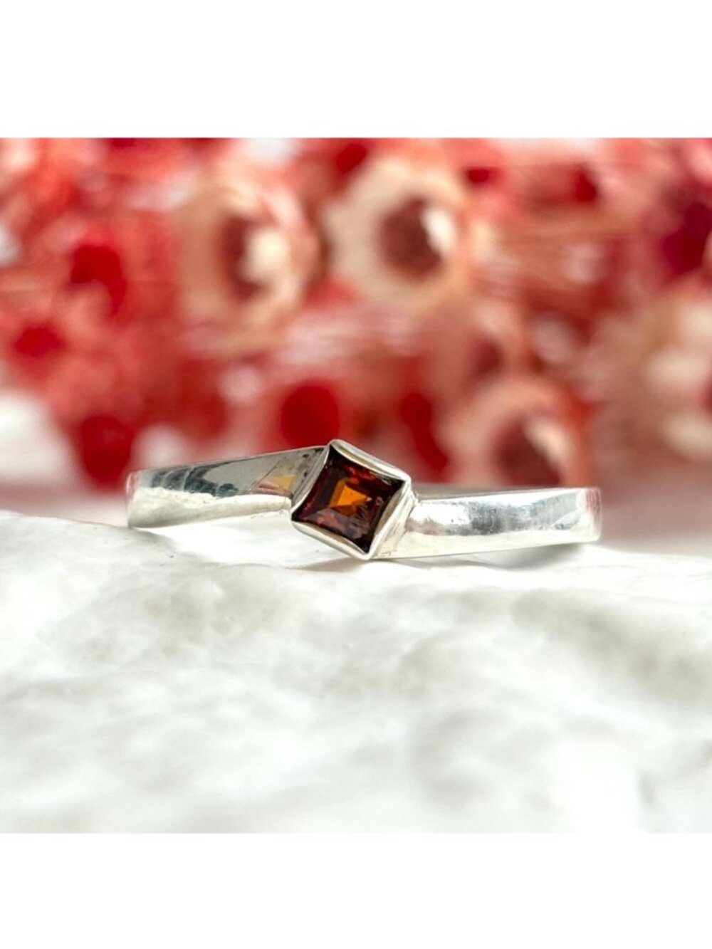 Garnet Gemstone Dainty Minimalist Wavy Sterling Silver 925 Vintage Ring - sz 8.5